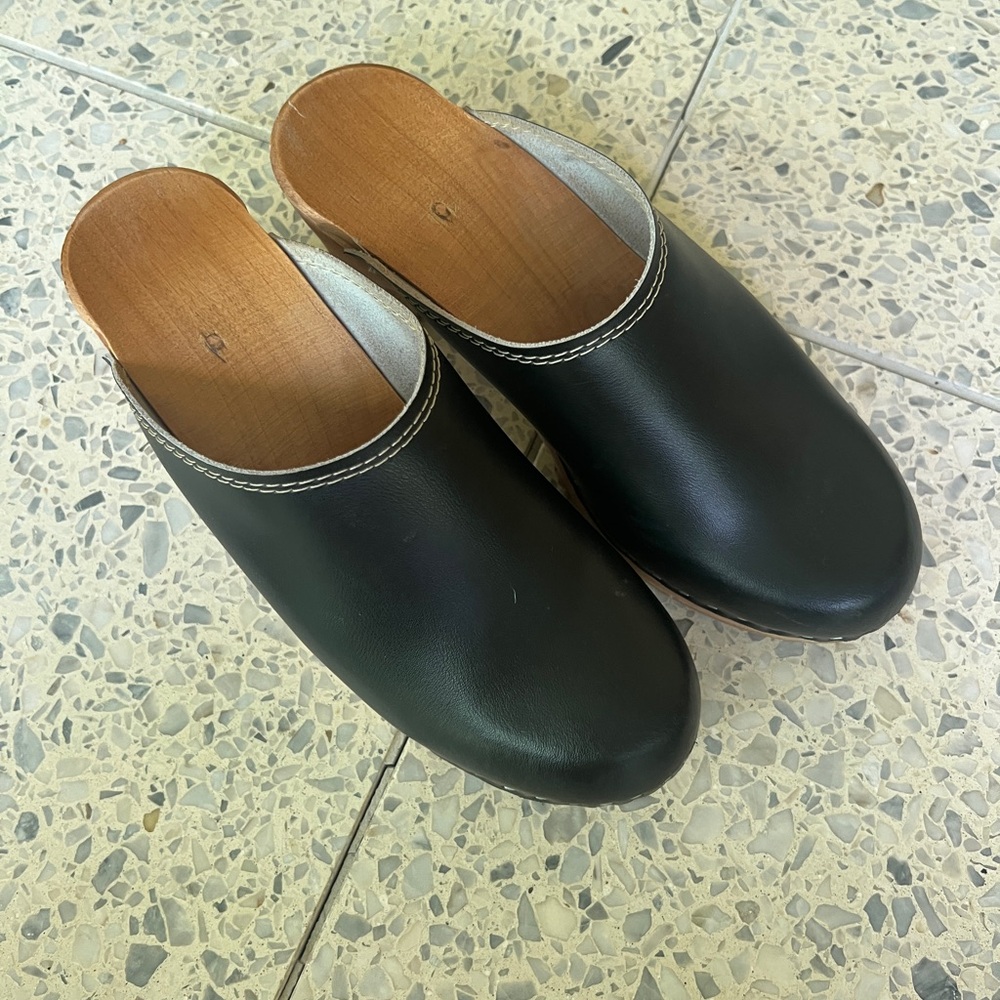 Classic Black Leather Women’s clogs.  Size 38.